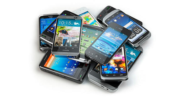 Comenzó una batalla de celulares