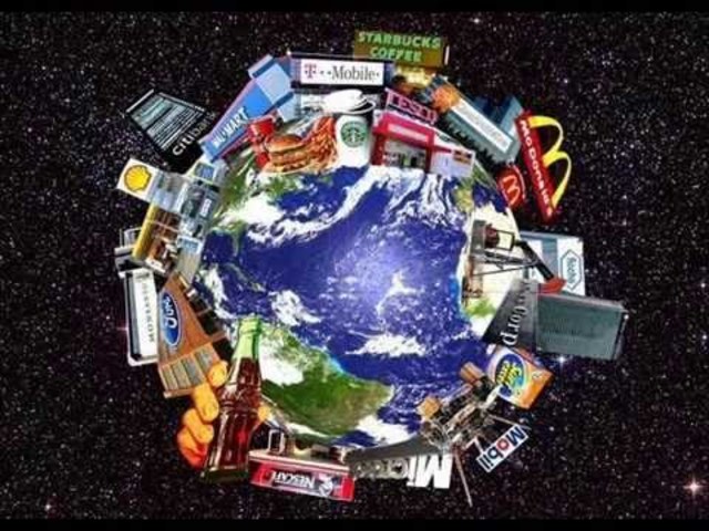 El proceso de planificar, implementar y controlar la eficiencia