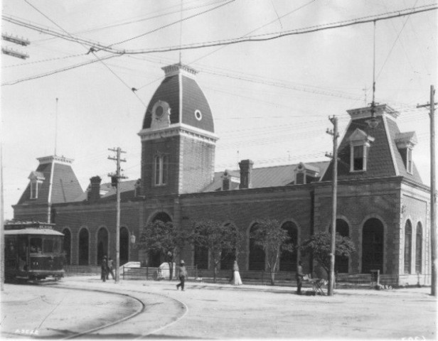 Se Construye la Aduana