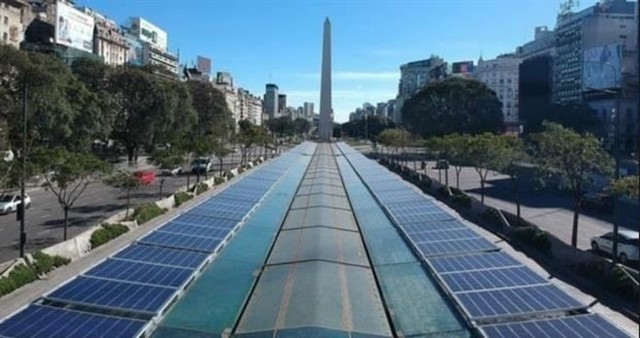 Paneles solares en la 9 de julio