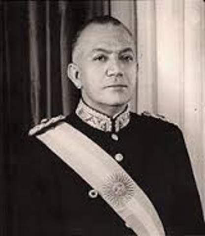 Levingston destituye a Onganía