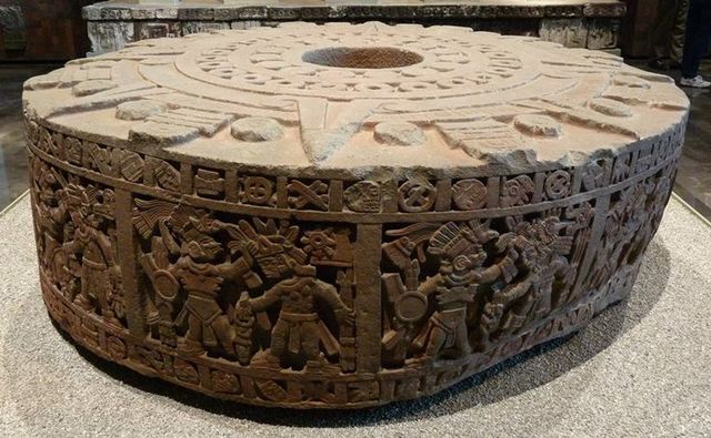 Se talla la piedra de Tizoc