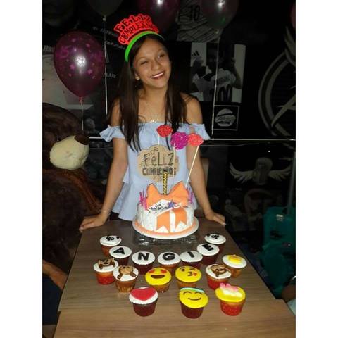 Mi hermana menor cumple 15 años.
