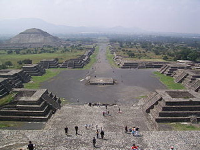 Caída de Teotihuacán.