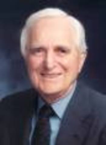 Douglas Engelbart propone en la descripción de NLS (oNLine System)