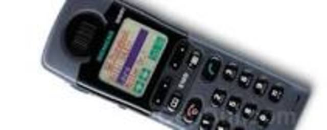 Primer móvil con pantalla a color