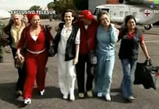 Liberación por parte de las FARC de dos secuestradas, Clara Rojas y Consuelo González de Perdomo.