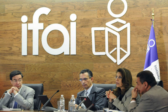 Protección de datos personales como una garantía fundamental y autónoma.