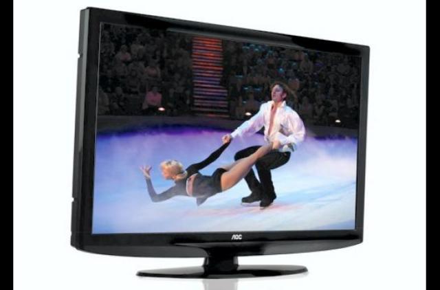 El japonés Kenjito Takayanagi realiza la primera transmisión