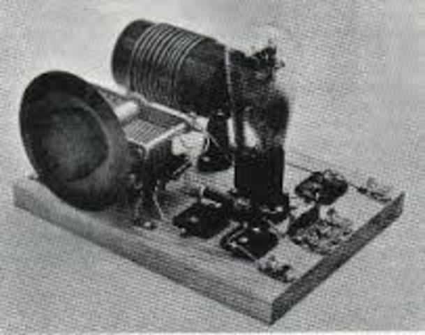 Se creo el primer radiotransmisor.