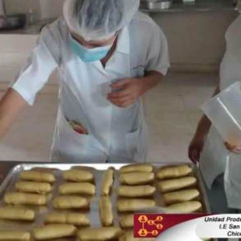 CONSTRUCCION DE EL AULA AGROINDUSTRIA