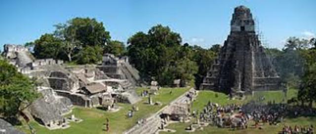 La ciudad maya de Tikal se convierte en la primera gran ciudad maya (maya)