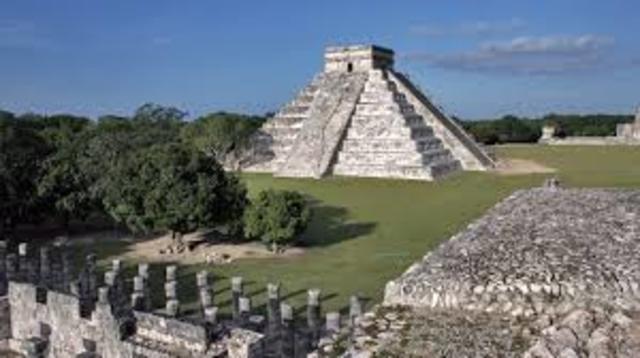 La ciudad de Chichén Itzá es abandonada por los toltecas. Los itzáes se establecen en el área abandonada. (maya)