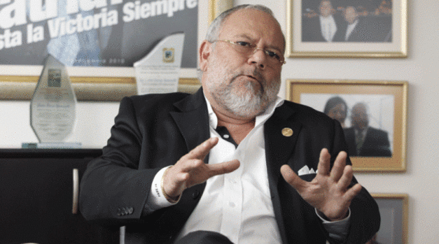 Carlos Pareja Yannuzzelli asume la Gerencia