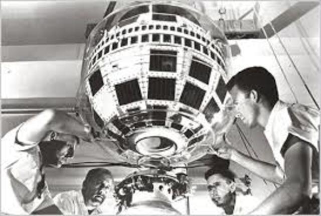 PRIMER SATÉLITE COMERCIAL