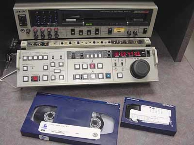 Sony desarrolla el sistema de grabación betacam. Ampex desarrolla el ADO Ampex Digital Óptica el primer efecto digital.