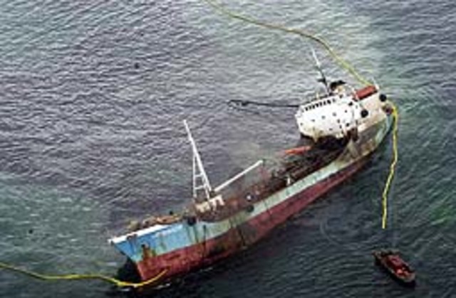 Derramamiento de combustible en la isla de San Cristobal y la bahía de Cartagena