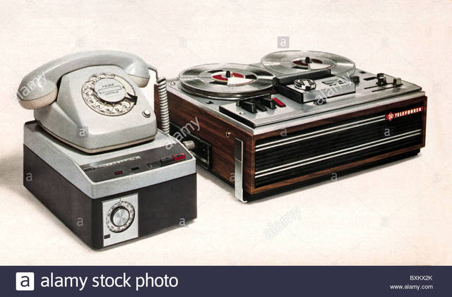 Telephone answering machine