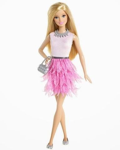 Se idealiza la figura de la muñeca Barbie como mujer perfecta
