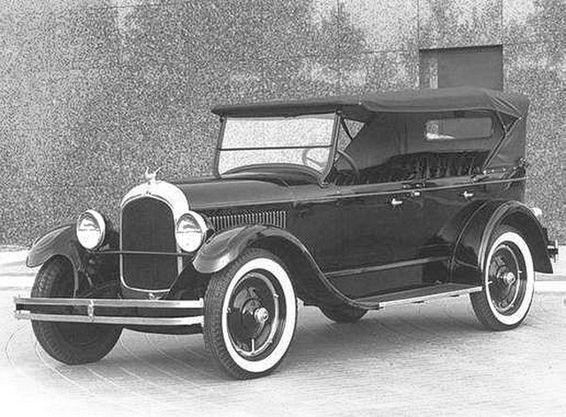 Primer auto con frenos hidráulicos