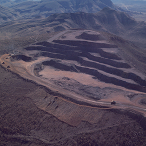 Australian Government lifts restrictions on export of iron ore