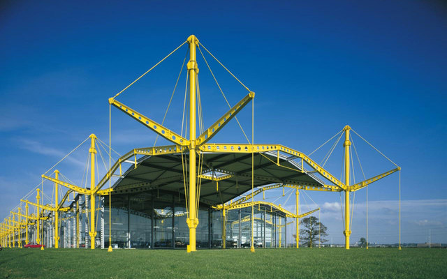 edificio distribucion renault - norman foster