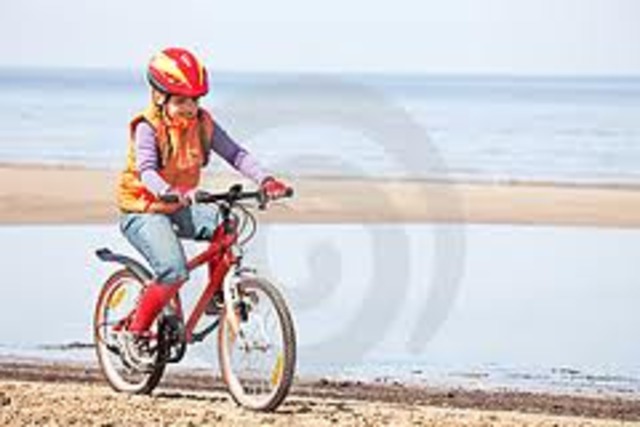 when I was 6 i used bicicleta montar,i couldn´t makeup and i slept mounted to trees