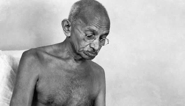 Mahatma Gandhi (TODA LA GENTE EN LA TIERRA TIENEN DERECHOS)