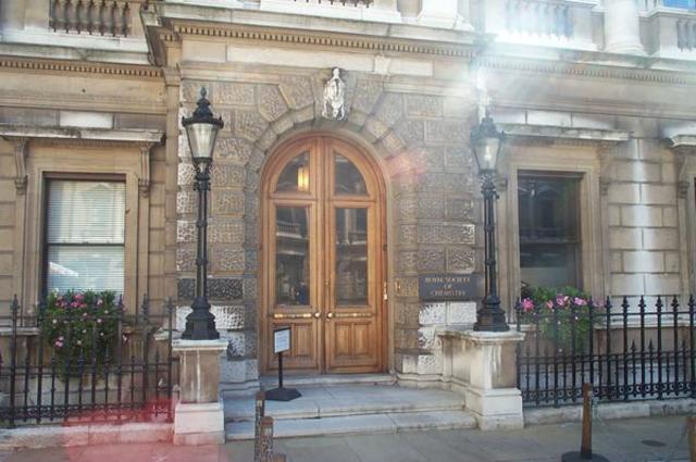 Se funda la Bitránica Chemical Society.