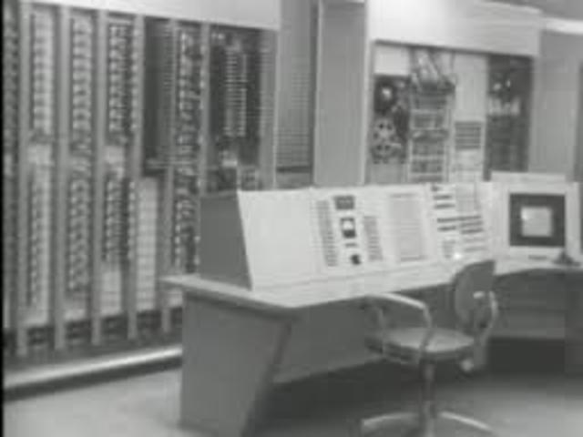 SEGUNDA GENERACIÓN (1956 – 1963)        TX-0