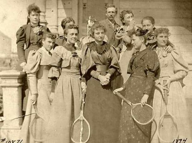 PRIMERA CANCHA DE TENIS