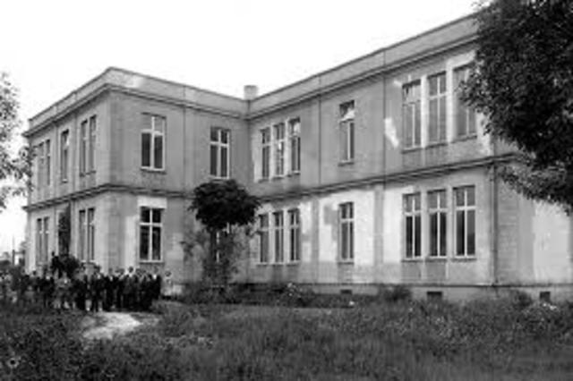 La escuela Nacional de Química Industrial se incorporó a la UNAM.