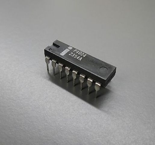 la compañía INTEL crea el primer chip de 4 bits