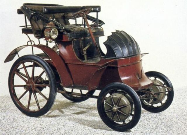 First four wheel brakes fited to a motorcar