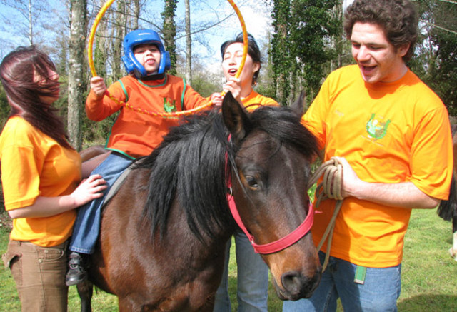 Primer grupo de Equinoterapia