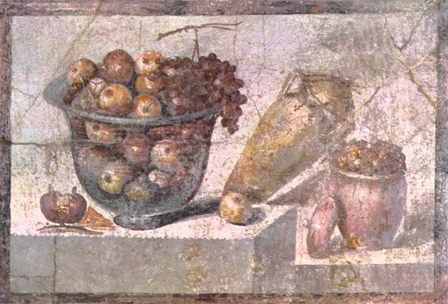 Glass Bowl with Fruit