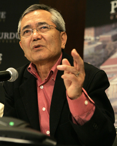 Akira Suzuki, Ei-ichi Negishi y Richard Heck quienes lograron la creación de un método para mejorar el modo en que interactúan las sustancias orgánicas, precisa y eficaz de unir átomos de carbono y así sintetizar moléculas complejas.