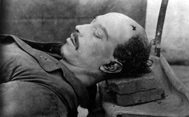 Fuerzas del gobierno irrumpen en la casa de Aquiles Serdán en Puebla y es asesinado