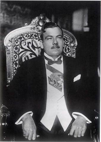 Toma cargo como presidente Plutarco Elías Calles para el periodo 1924 - 1928