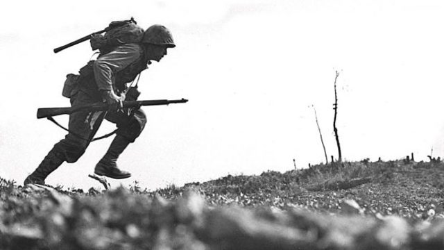 Tifon de Acero comienza 1945