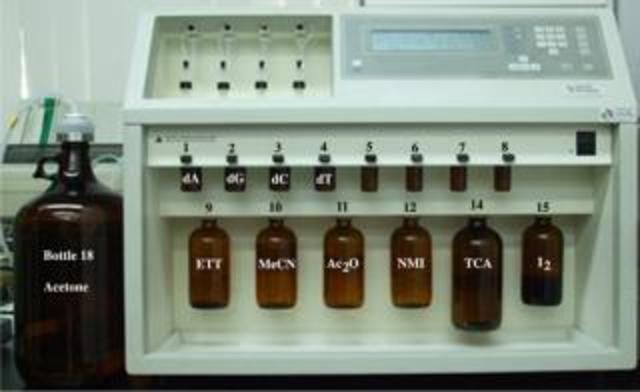 Primer comercial de sintetizadores automáticos de ADN