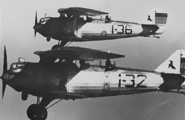 Primer vuelo de uso comercial - militar - político.