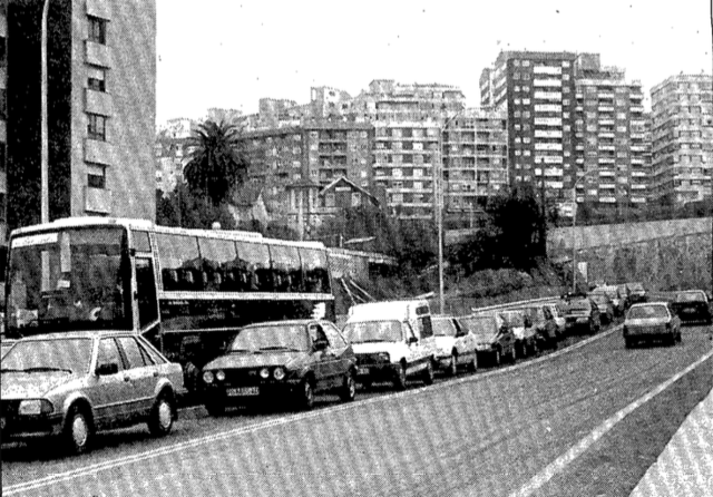 : 30 de noviembre: A las 11 de la mañana, inicia su operación comercial