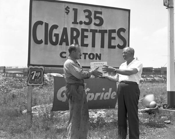 Report Says Smoking Causes Lung Cancer