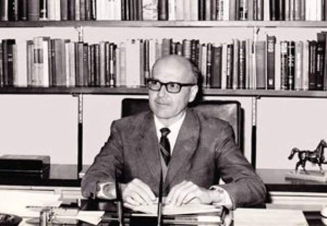Ernesto Meneses Morales (1915-2016)