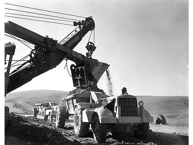 Primer tractor de Ruedas