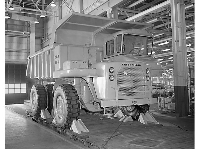 primer camion de obras