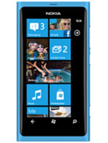 Nokia lumia 800, es el primer smartphone corriendo windows phone de nokia, tiene 16 GB de memoria interna, wifi GPS