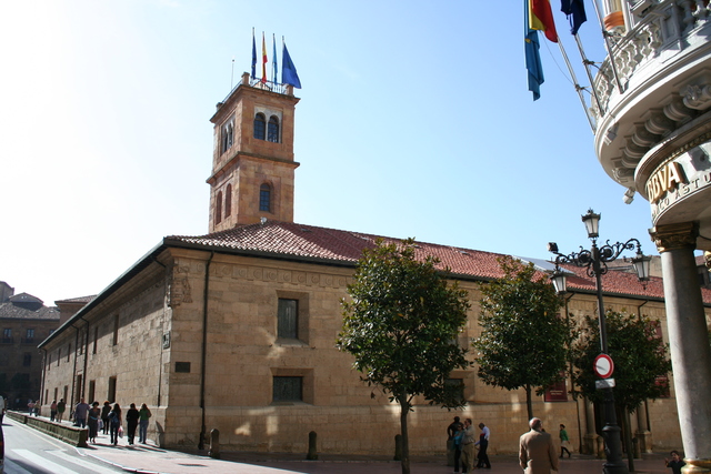 Universidad de Oviedo (Contexto social, político y económico)