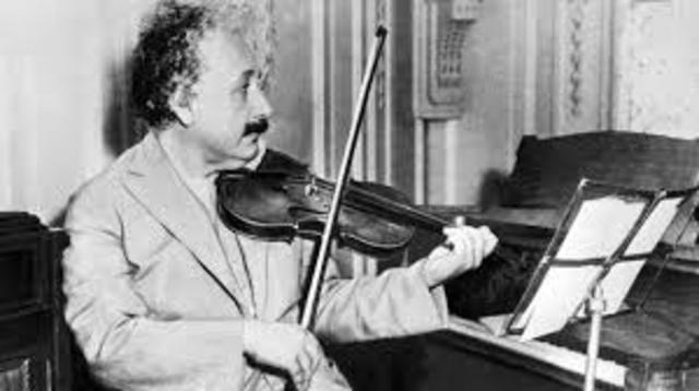 Instrumento toca por Einstein